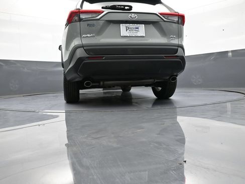 Certified 2020 Toyota RAV4 XLE w/ Convenience Package AWD/4WD image 32