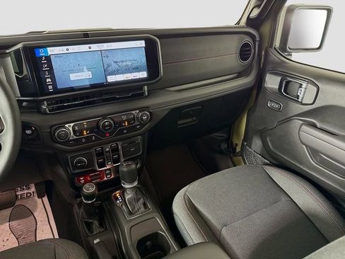 New 2025 Jeep Wrangler Unlimited Rubicon w/ Convenience Group AWD/4WD image 21