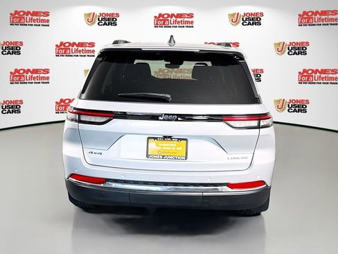 Used 2023 Jeep Grand Cherokee Laredo w/ Luxury Tech Group I AWD/4WD image 15