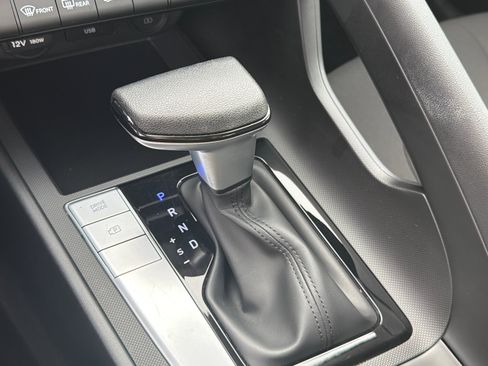 Used 2023 Hyundai Elantra SEL image 31