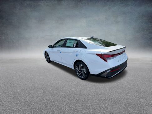 Used 2025 Hyundai Elantra Sport image 17