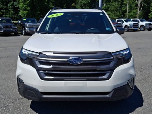 Used 2025 Subaru Forester Premium AWD/4WD image 2