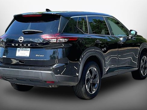 Used 2024 Nissan Rogue SV AWD/4WD image 8