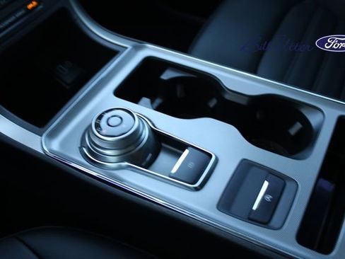 Used 2021 Ford Edge SEL w/ Convenience Package image 17