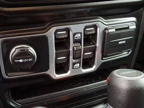 Used 2021 Jeep Gladiator Sport image 27