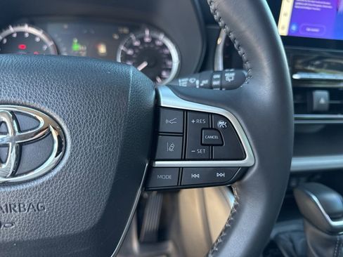 Used 2024 Toyota Highlander LE image 23