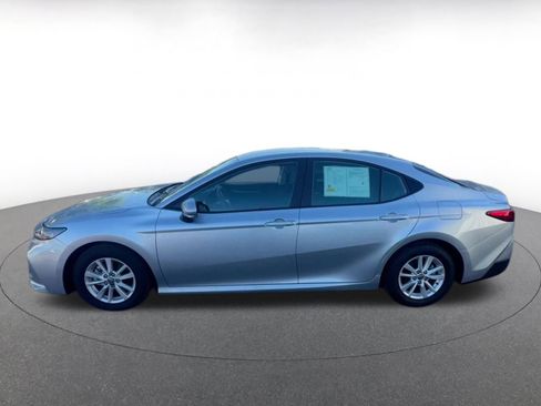 Used 2025 Toyota Camry LE image 9