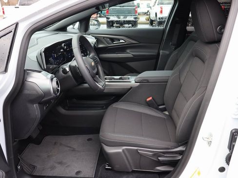 New 2026 Chevrolet Equinox EV LT image 4