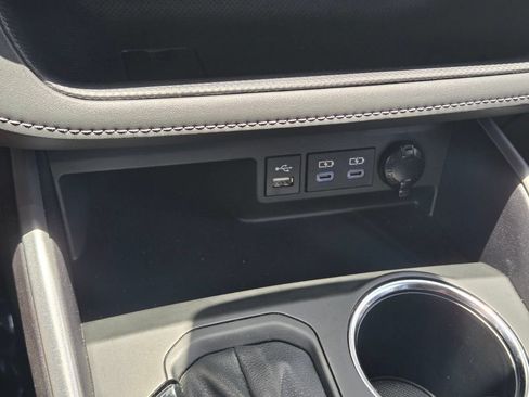 Used 2022 Toyota Highlander XLE FWD image 29