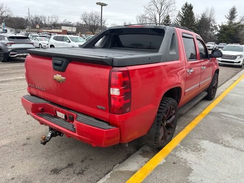 Used 2011 Chevrolet Avalanche LTZ image 5