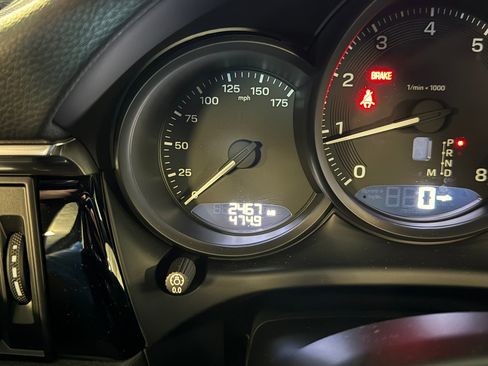 Certified 2025 Porsche Macan image 31