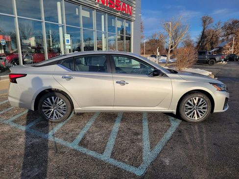 New 2025 Nissan Altima 2.5 SV image 3