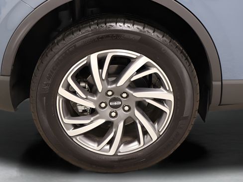 Used 2024 Lincoln Corsair AWD w/ Towing Package image 37