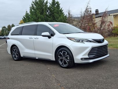 Certified 2025 Toyota Sienna Platinum