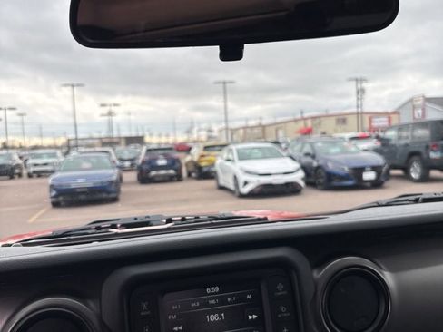Used 2019 Jeep Wrangler Unlimited Sport S AWD/4WD image 18