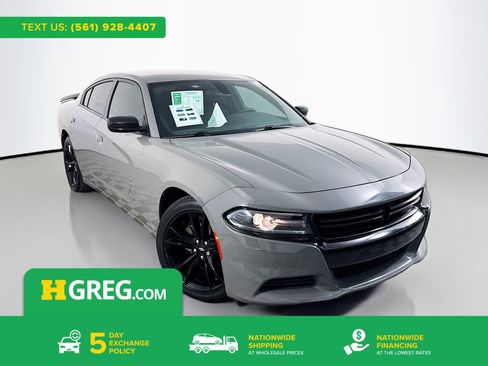 Used 2018 Dodge Charger SXT w/ Blacktop Package RWD image 1