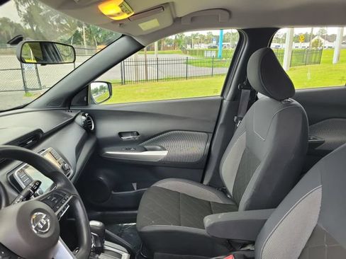 Used 2019 Nissan Kicks SV FWD image 17