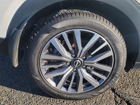 Certified 2024 Nissan Kicks SV image 7