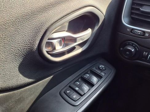Used 2021 Jeep Cherokee Trailhawk w/ Technology Group AWD/4WD image 68