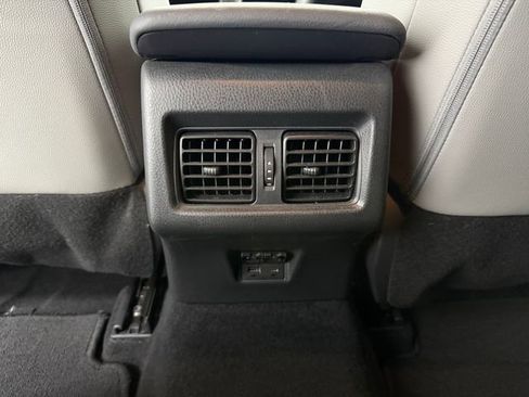 Used 2025 Toyota Camry SE w/ Convenience Package image 34