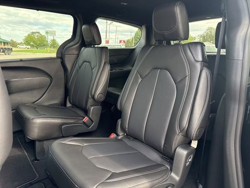 New 2026 Chrysler Pacifica Select image 14