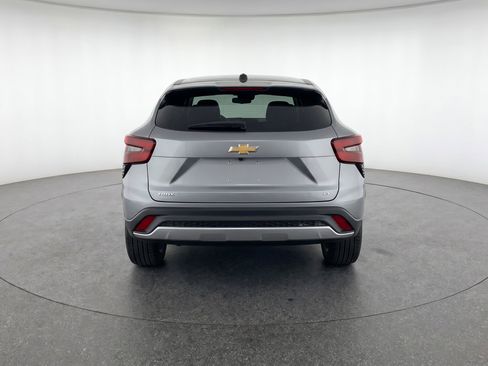 Used 2025 Chevrolet Trax LT w/ LT Convenience Package FWD image 7