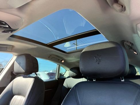 Used 2017 Maserati Levante image 21