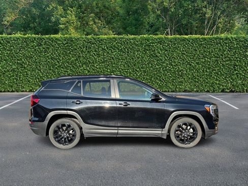 Used 2022 GMC Terrain SLE w/ Driver Convenience Package image 2
