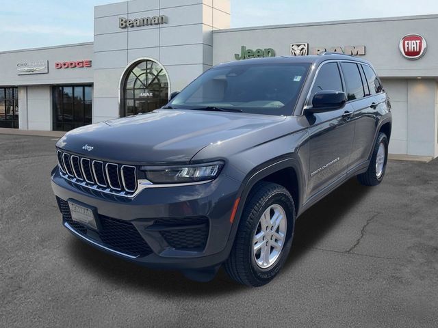 Used 2023 Jeep Grand Cherokee Laredo AWD/4WD image 7