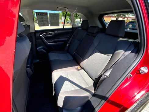 Used 2025 Toyota RAV4 XLE AWD/4WD image 30