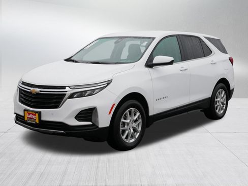 Used 2023 Chevrolet Equinox LT image 3
