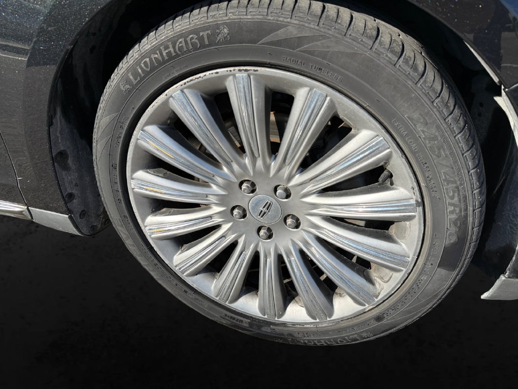 Used 2013 Lincoln MKS AWD image 11