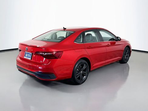 Certified 2022 Volkswagen Jetta SE FWD image 9