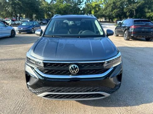 Used 2022 Volkswagen Taos SE FWD image 16