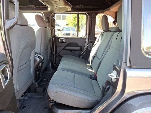 Used 2024 Jeep Wrangler Unlimited Sahara AWD/4WD image 10