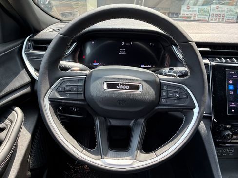 Used 2025 Jeep Grand Cherokee L Laredo AWD/4WD image 14