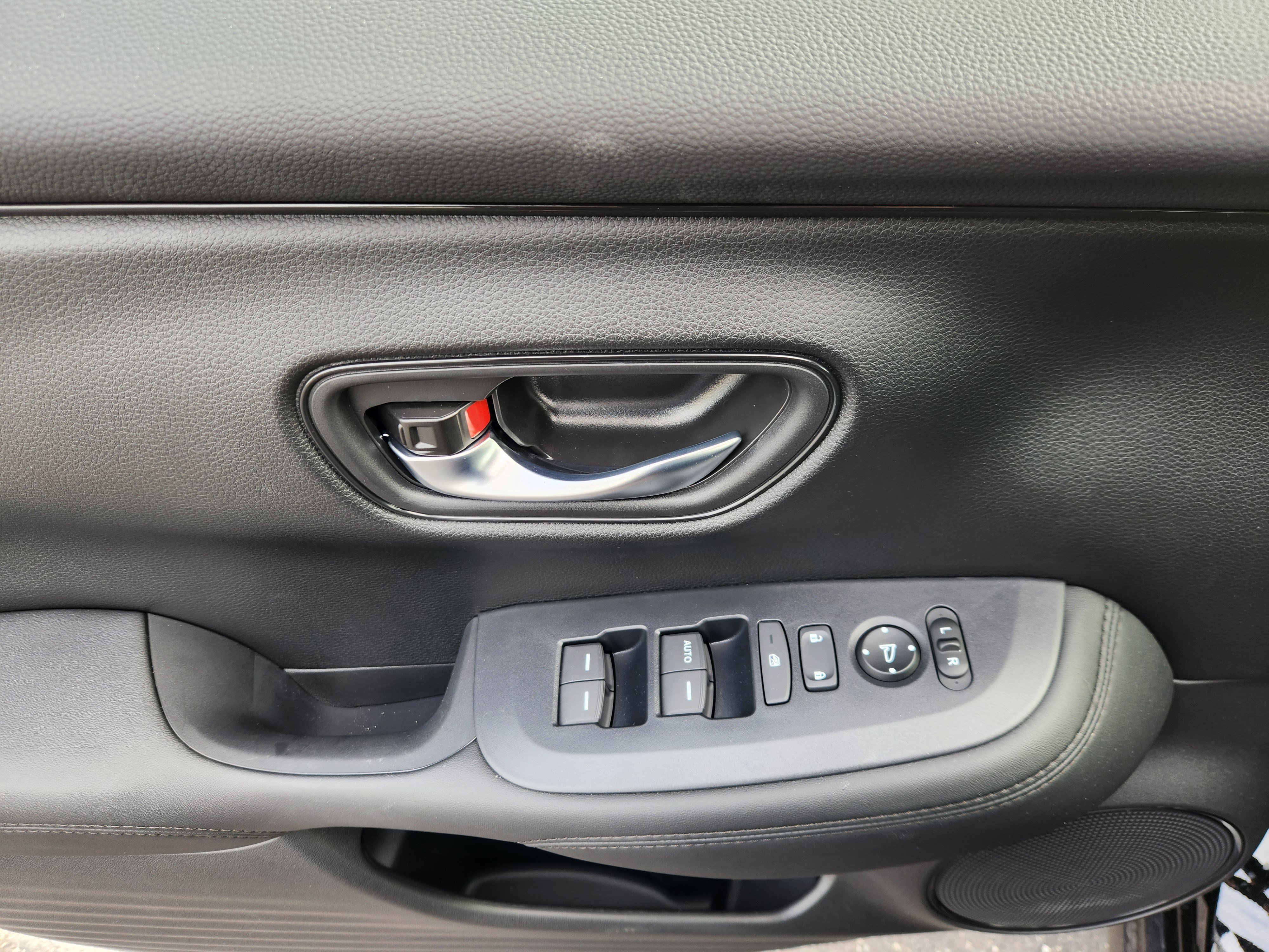 Used 2027 Honda HR-V LX image 16