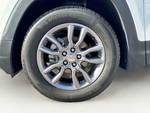 Used 2024 GMC Terrain SLT AWD/4WD image 34