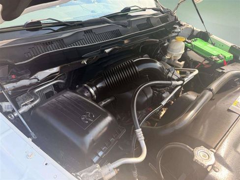 Used 2017 RAM 1500 Classic SLT AWD/4WD image 14