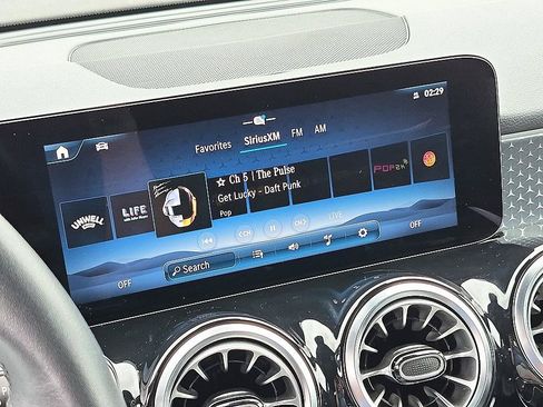 Used 2024 Mercedes-Benz GLB 250 4MATIC image 22