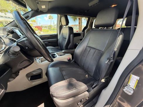 Used 2019 Dodge Grand Caravan SXT FWD image 9