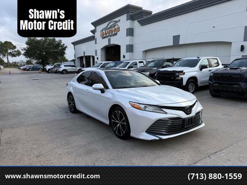 Used 2018 Toyota Camry XLE FWD image 1