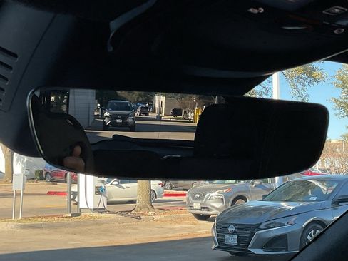 Used 2024 Volvo XC40 B5 Core image 27