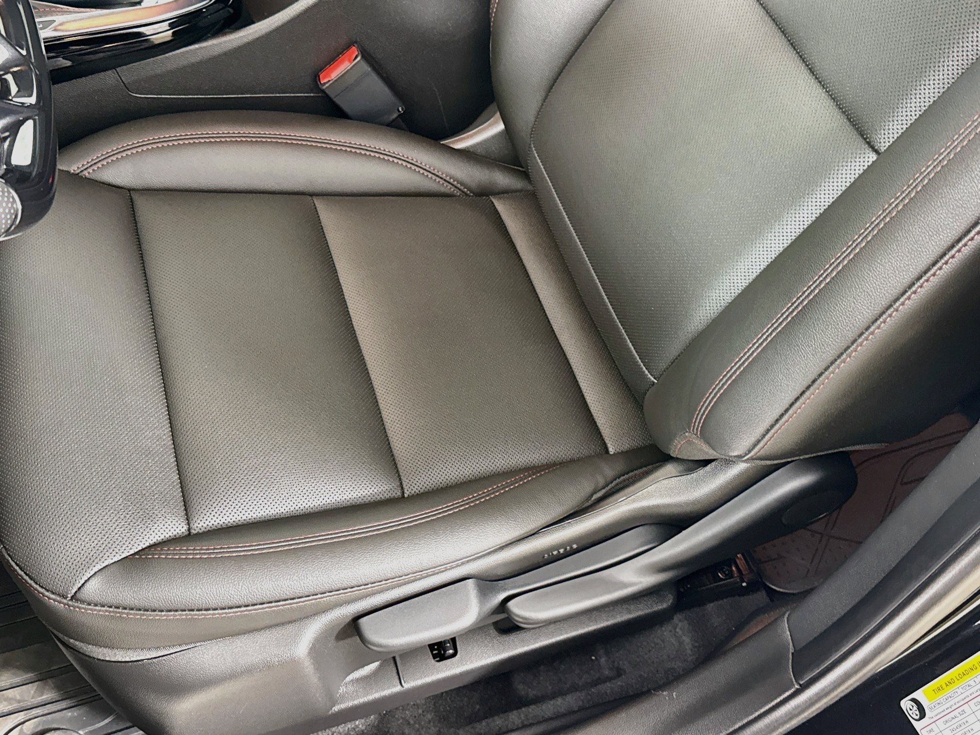 Used 2025 Chevrolet Trax RS w/ Sunroof Package FWD image 21