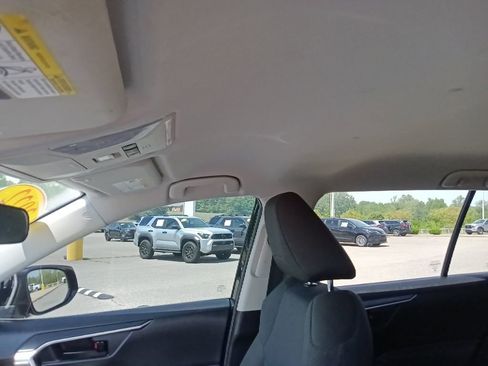 Used 2022 Toyota RAV4 LE AWD/4WD image 14