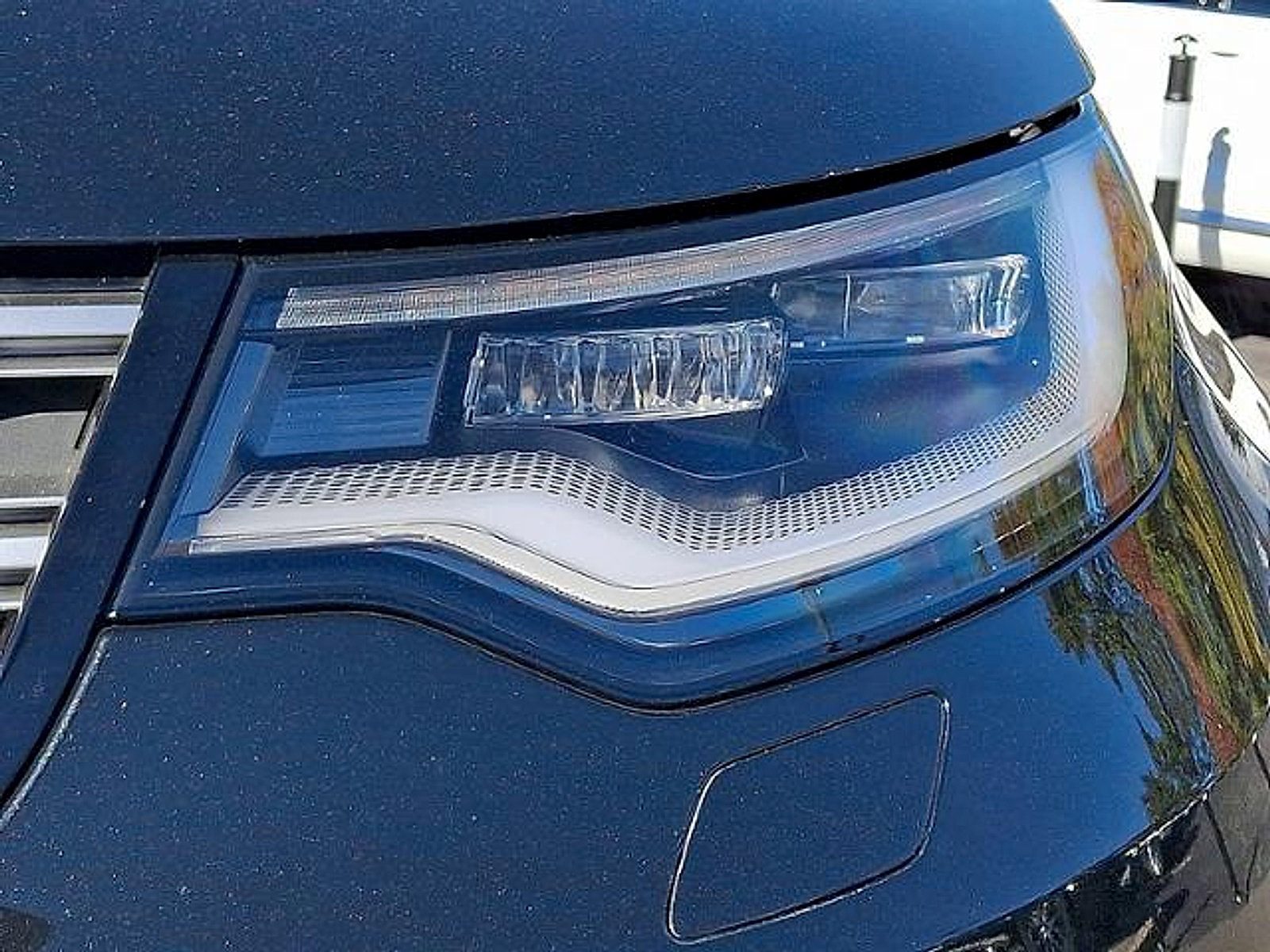 Used 2025 Land Rover Discovery S AWD/4WD image 10