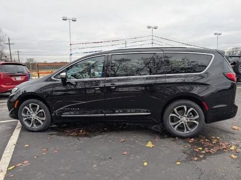New 2026 Chrysler Pacifica Pinnacle AWD/4WD image 5