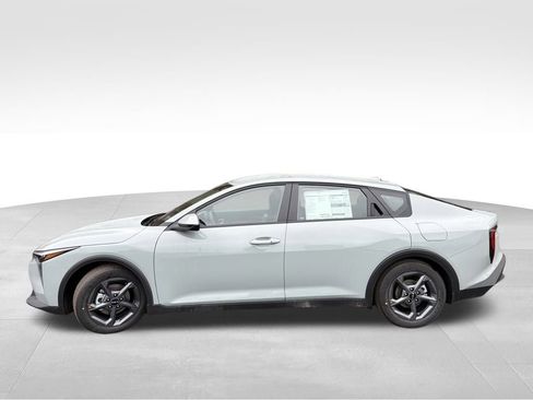 New 2025 Kia K4 LXS image 3