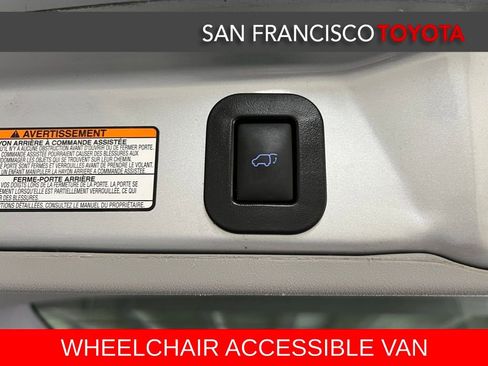 Used 2017 Toyota Sienna SE image 41