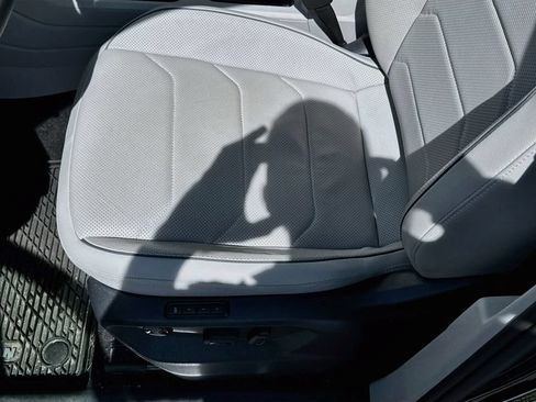Certified 2023 Volkswagen Tiguan SEL R-Line AWD/4WD image 22